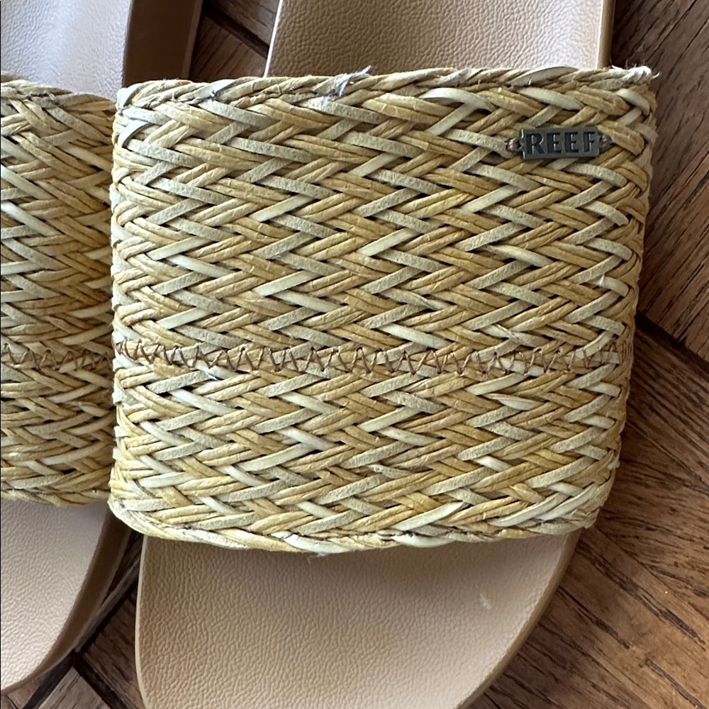 Reef Sandals - Picture 2 of 3